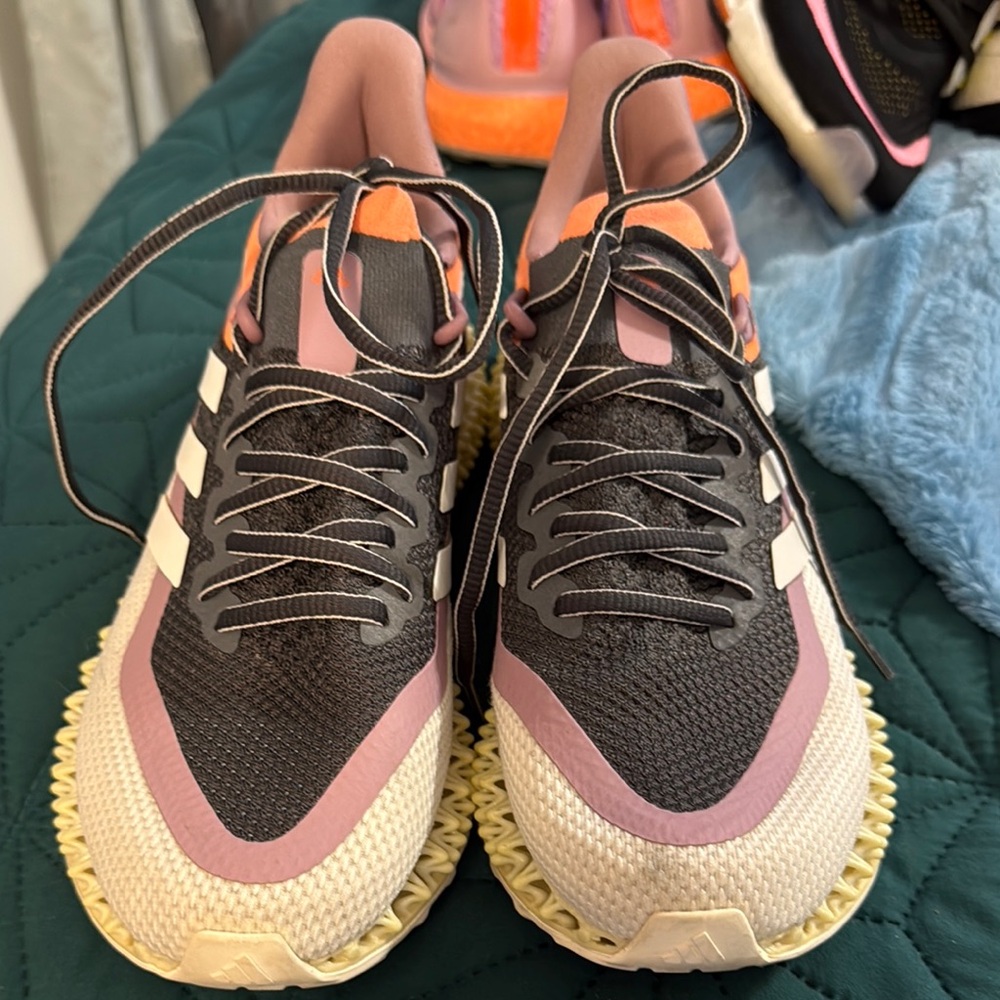 Stylish Women's Sneakers in Black and Pink